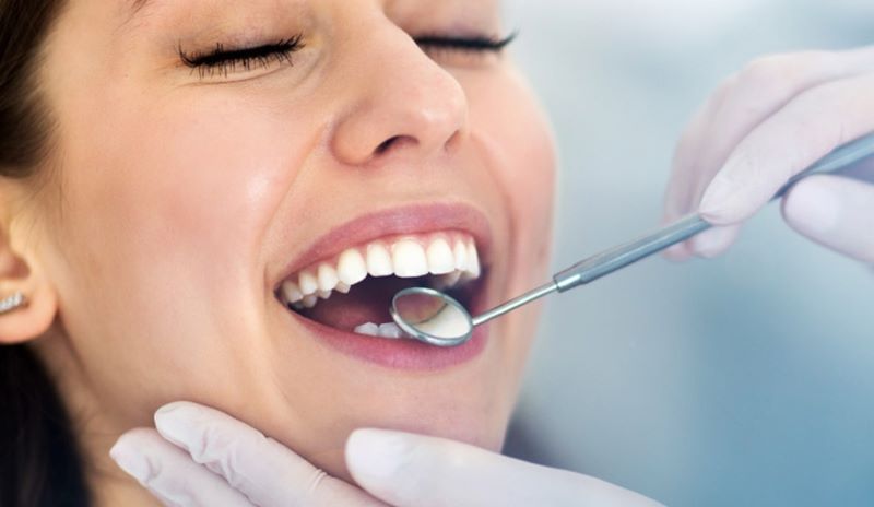 Khám răng miệng định kỳ sau khi bọc răng sứ
