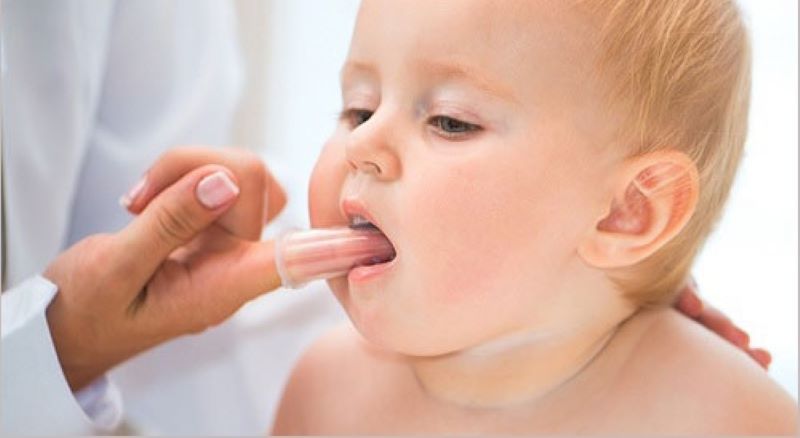 Lưu ý khi vệ sinh răng miệng cho bé 1 tuổi